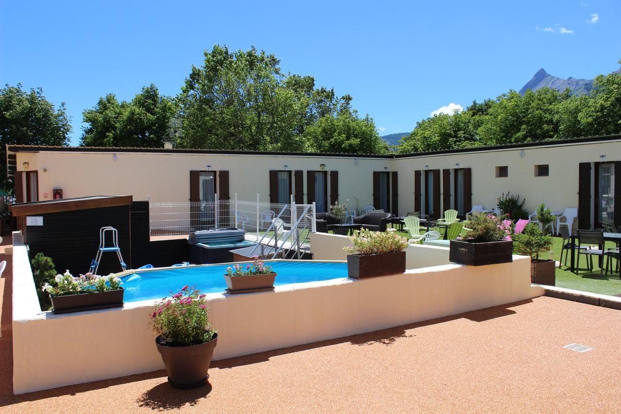 Hotel Le Connetable Saint-Bonnet-en-Champsaur Bagian luar foto
